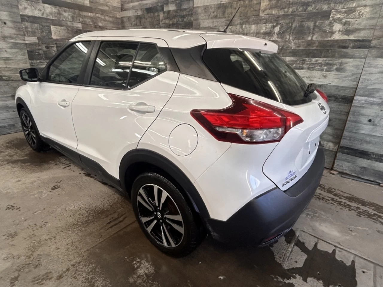 2018 Nissan Kicks SV BLUETOOTH MAGS **APPROUVÉ À 99.9%** Main Image