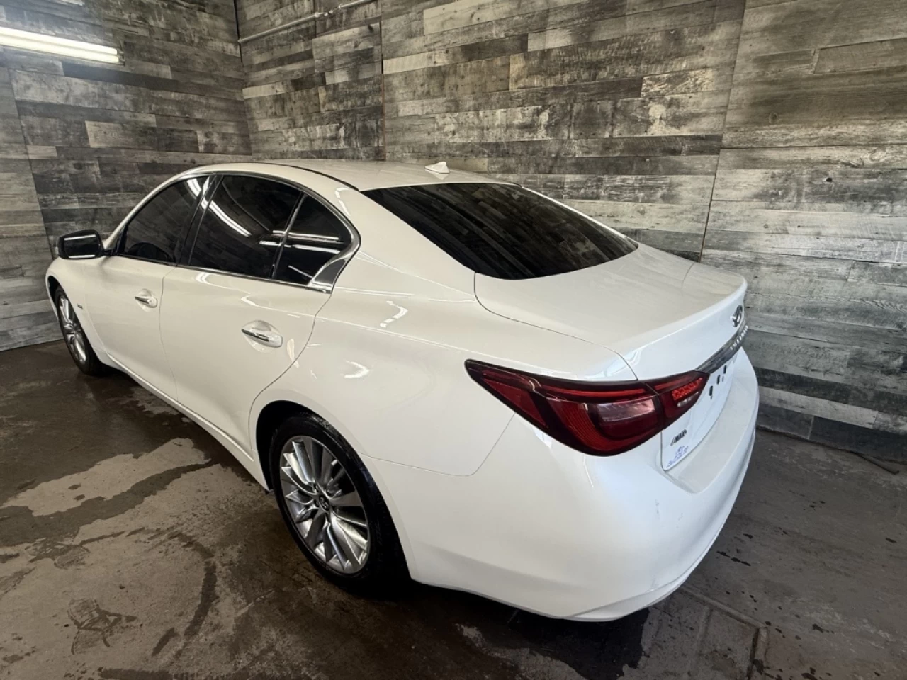2018 Infiniti Q50 2.0t LUXE AWD CUIR TOIT NAV ** APPROUVÉ À 99.9% ** Main Image
