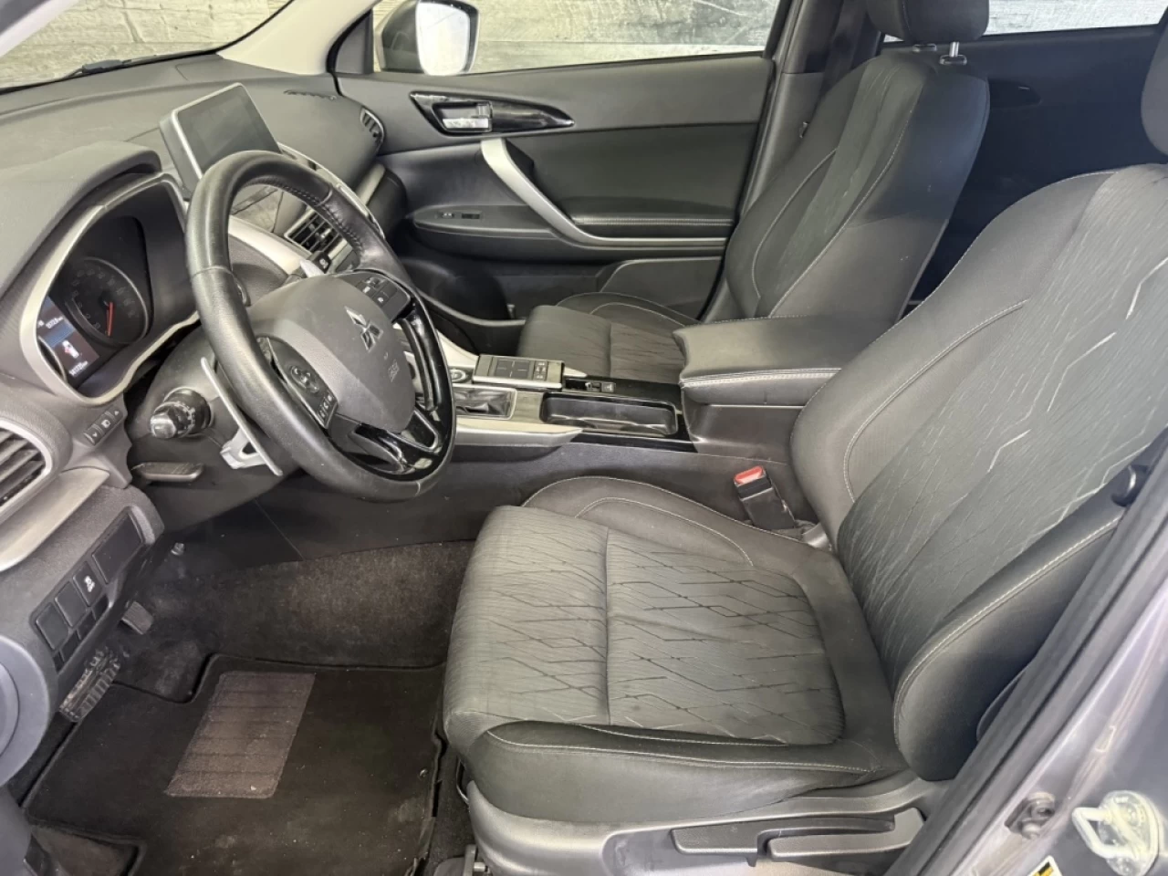 2019 Mitsubishi Eclipse Cross SE AWD MAGS ** APPROUVÉ À 99.9% ** Image principale