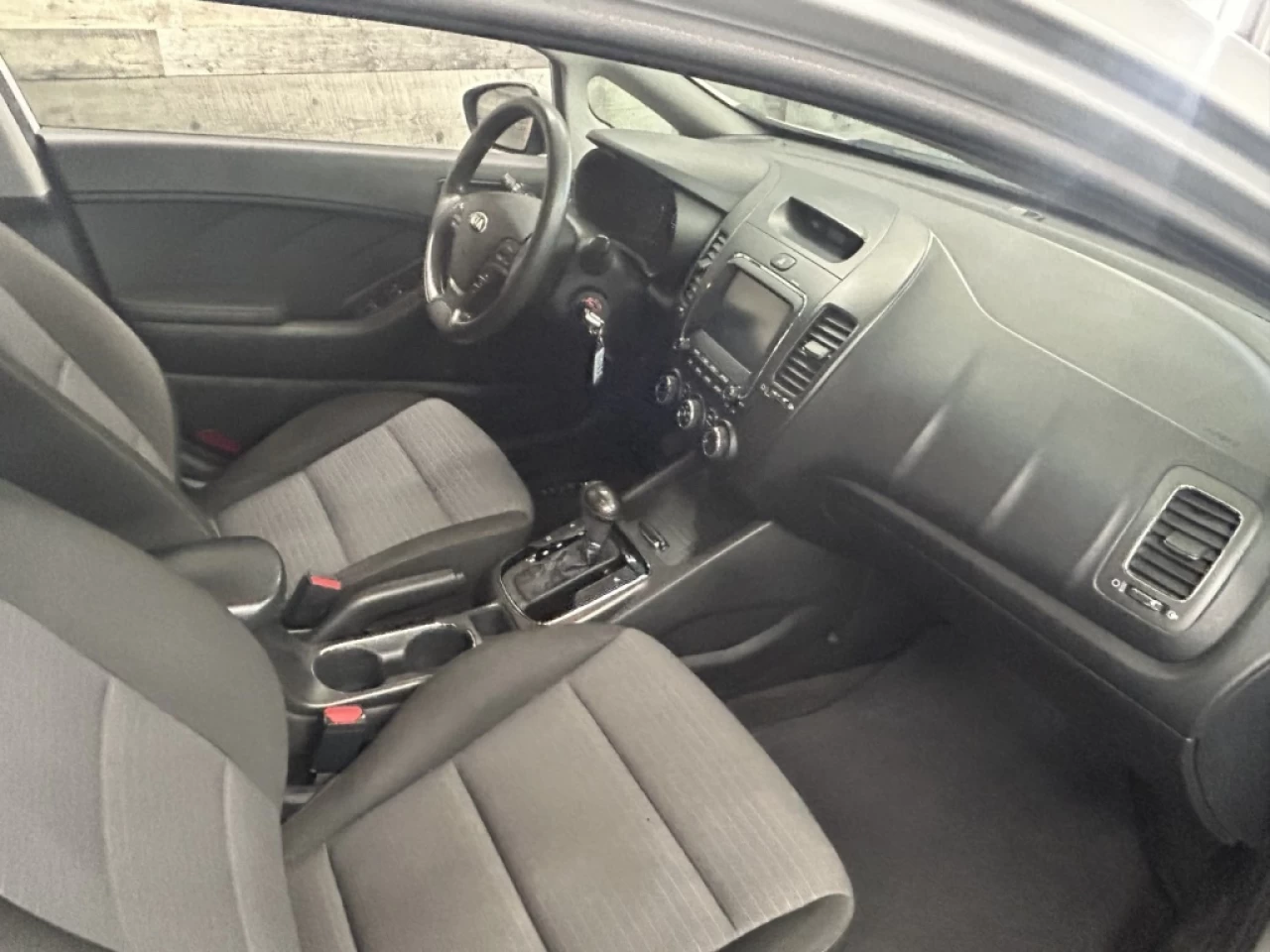 2018 Kia Forte Auto Cam de Recul S. Chauffant ** APPROUVÉE 99.9% Main Image