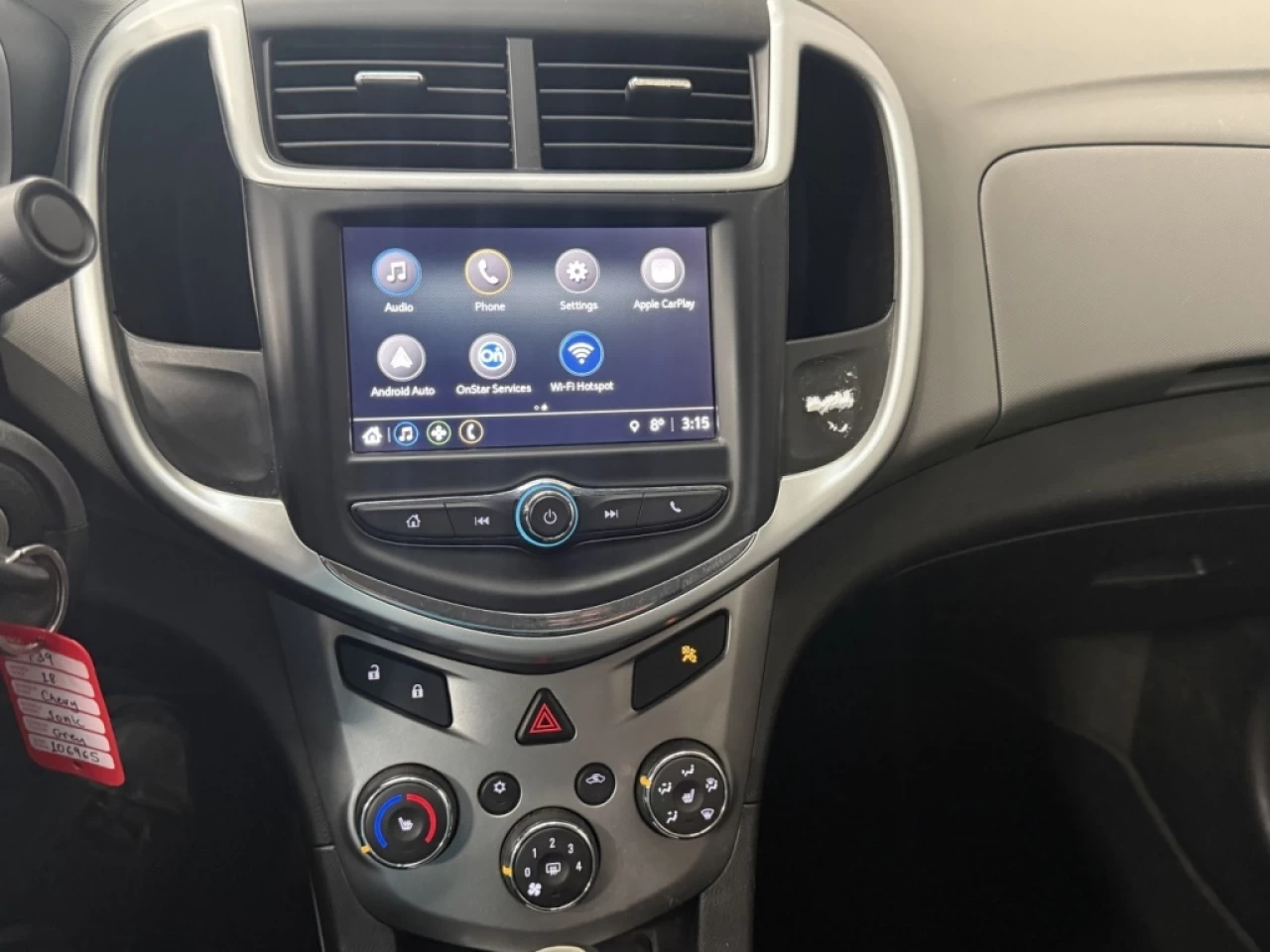 2018 Chevrolet Sonic LT Auto Apple carplay/Android **ApprouvÉ À 99.9%** Main Image