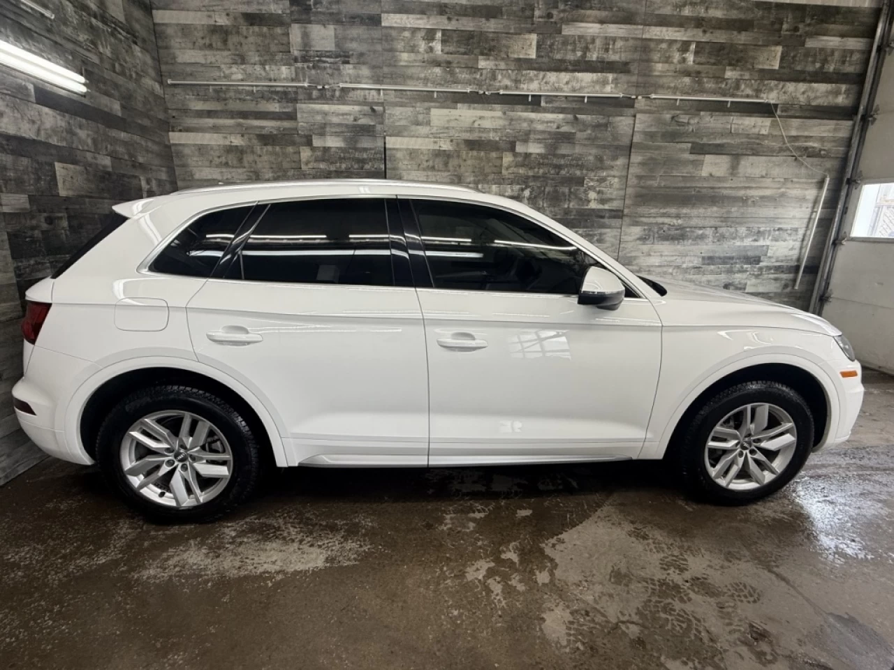 2019 Audi Q5 Komfort AWD CUIR ** APPROUVÉ À 99.9% ** Image principale