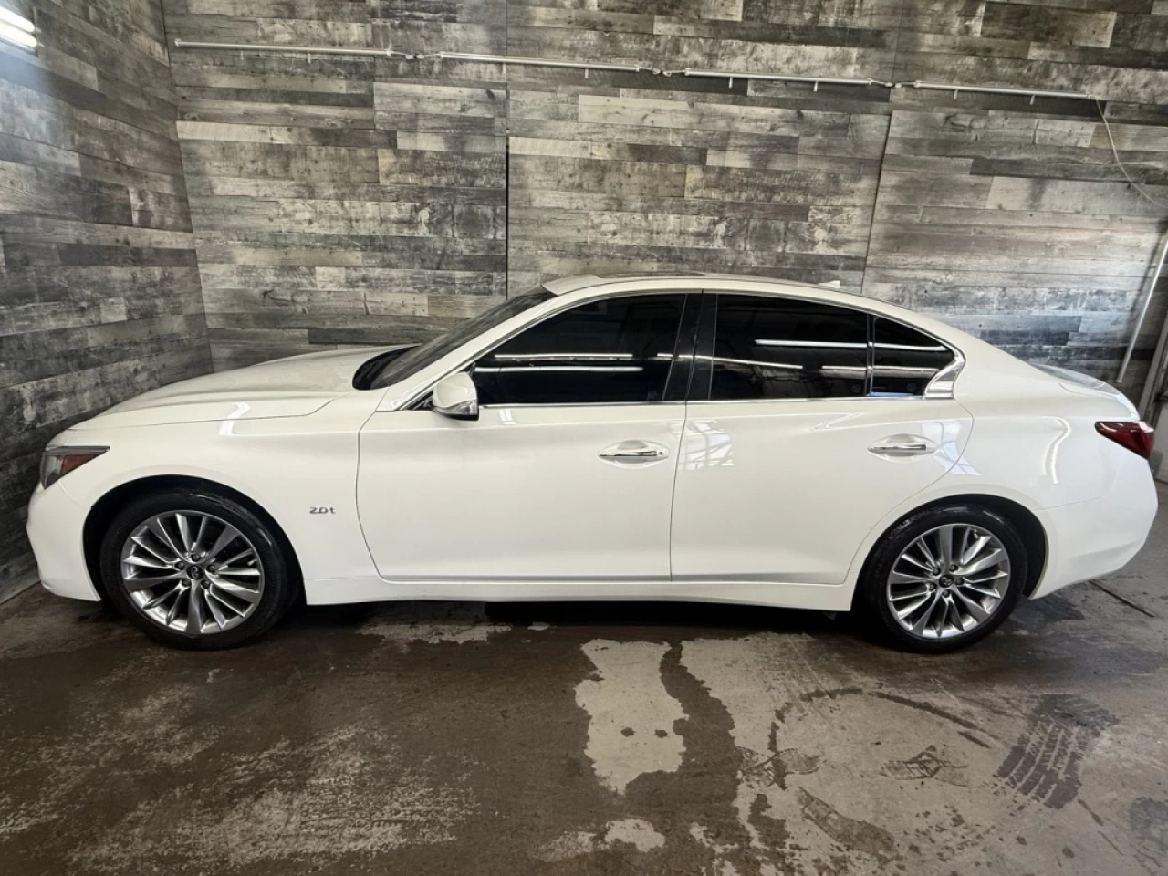 2018 Infiniti Q50 2.0t LUXE AWD CUIR TOIT NAV ** APPROUVÉ À 99.9% ** Main Image