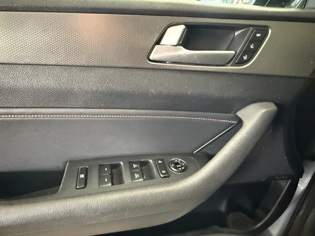 2016 Hyundai Sonata 2.0T Sport Ultimate CUIR NAV TOIT **APPROUVÉ À 99. Image principale