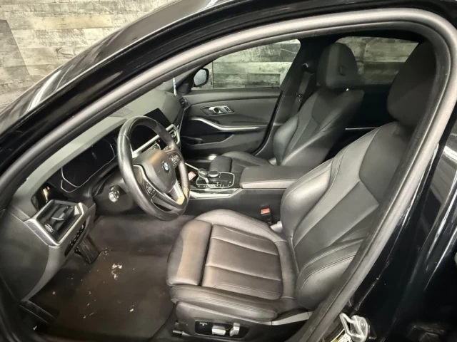 BMW 3 Series 330i xDrive AWD CUIR TOIT NAV ** APPROUVÉ À 99.9% 2021