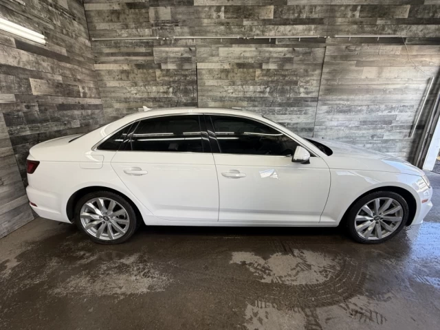 Audi berline A4 Komfort AWD CUIR TOIT ** APPROUVÉ À 99.9% ** 2019