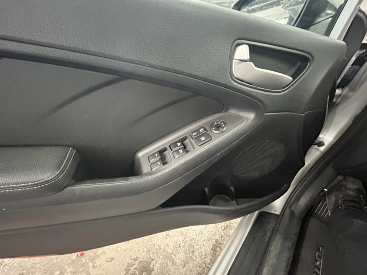 2018 Kia Forte Auto Cam de Recul S. Chauffant ** APPROUVÉE 99.9% Main Image