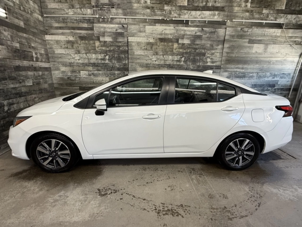 2021 Nissan Versa SV AUTO BLUETOOTH MAGS **APPROUVÉ À 99.9%** Main Image
