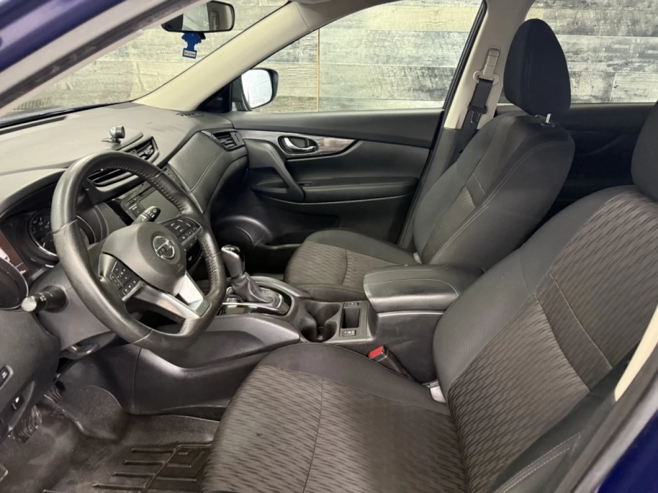 2020 Nissan Rogue SV Awd Cam de recul mags  ** APPROUVÉE 99,9% ** Image principale