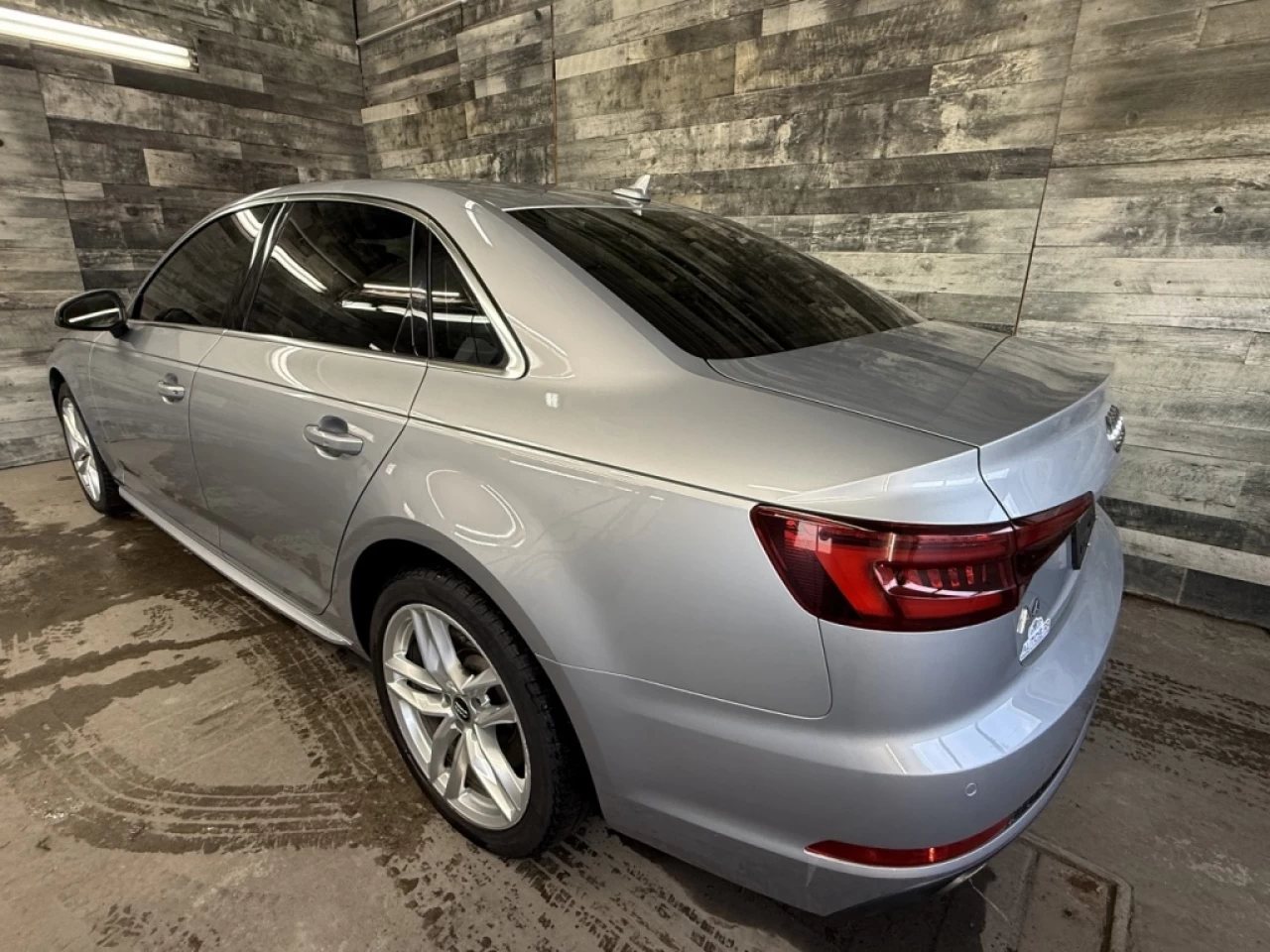 2018 Audi A4 Technik AWD CUIR NAV TOIT **APPROUVÉ À 99.9%** Main Image