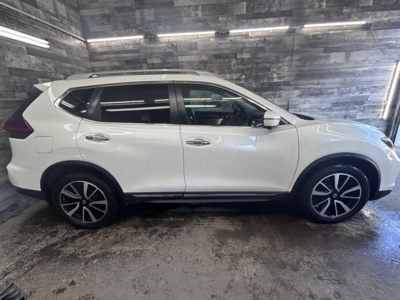 2018 Nissan Rogue SL AWD AUTO NAV TOIT CUIR **APPROUVÉE 99,9%** Main Image