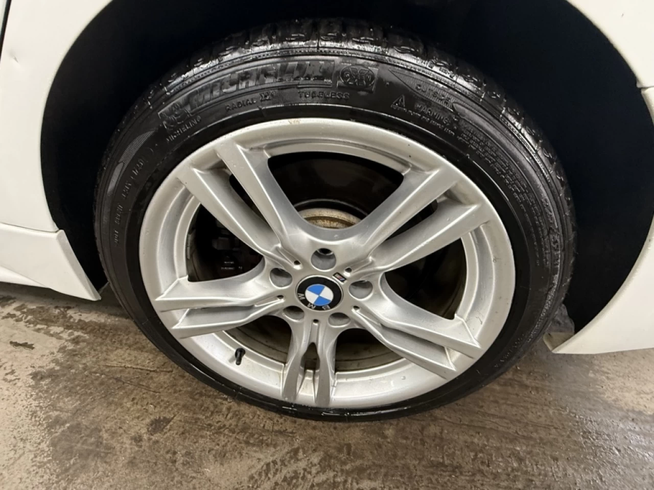 2018 BMW 3 Series 330i xDrive MSPORT CUIR TOIT NAV ** APPROUVÉ À 99. Main Image