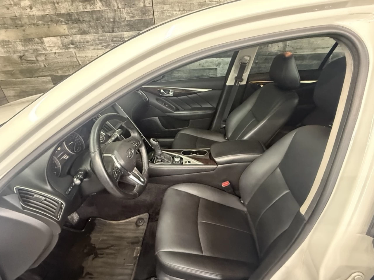 2018 Infiniti Q50 2.0t LUXE AWD CUIR TOIT NAV ** APPROUVÉ À 99.9% ** Image principale