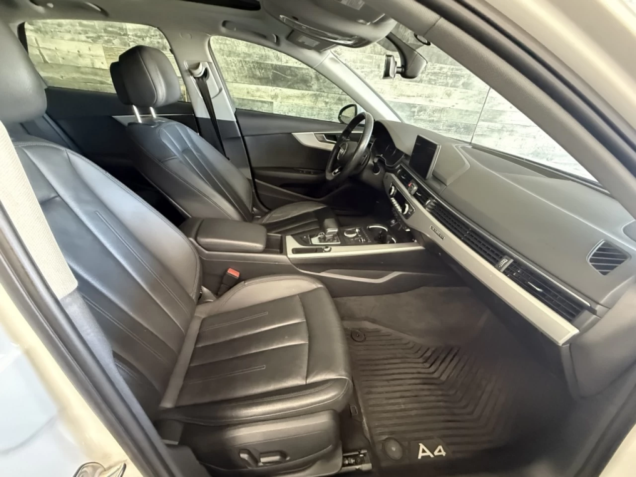 2019 Audi berline A4 Komfort AWD CUIR TOIT ** APPROUVÉ À 99.9% ** Image principale