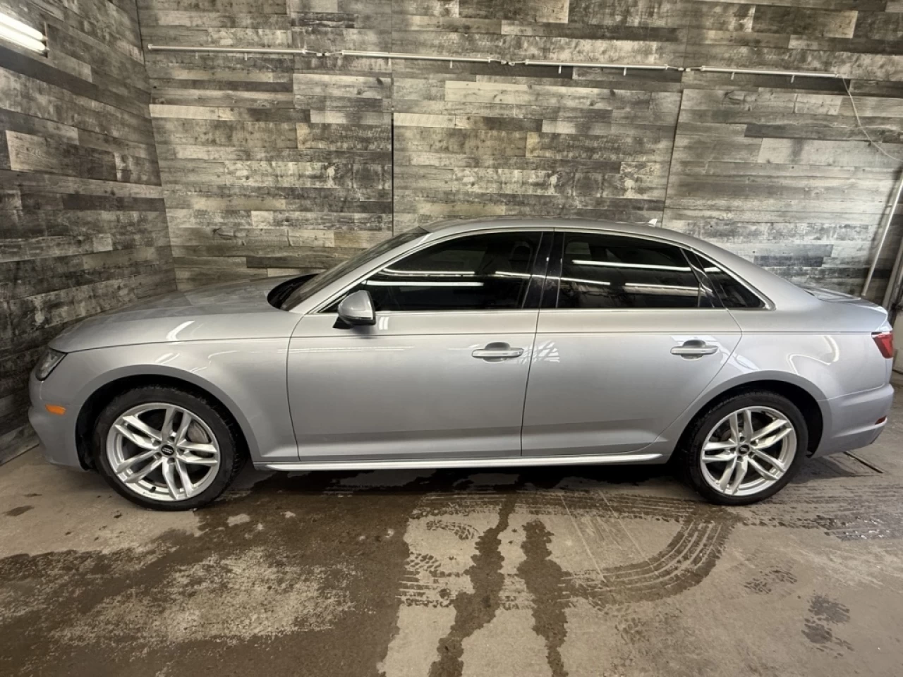 2018 Audi A4 Technik AWD CUIR NAV TOIT **APPROUVÉ À 99.9%** Main Image