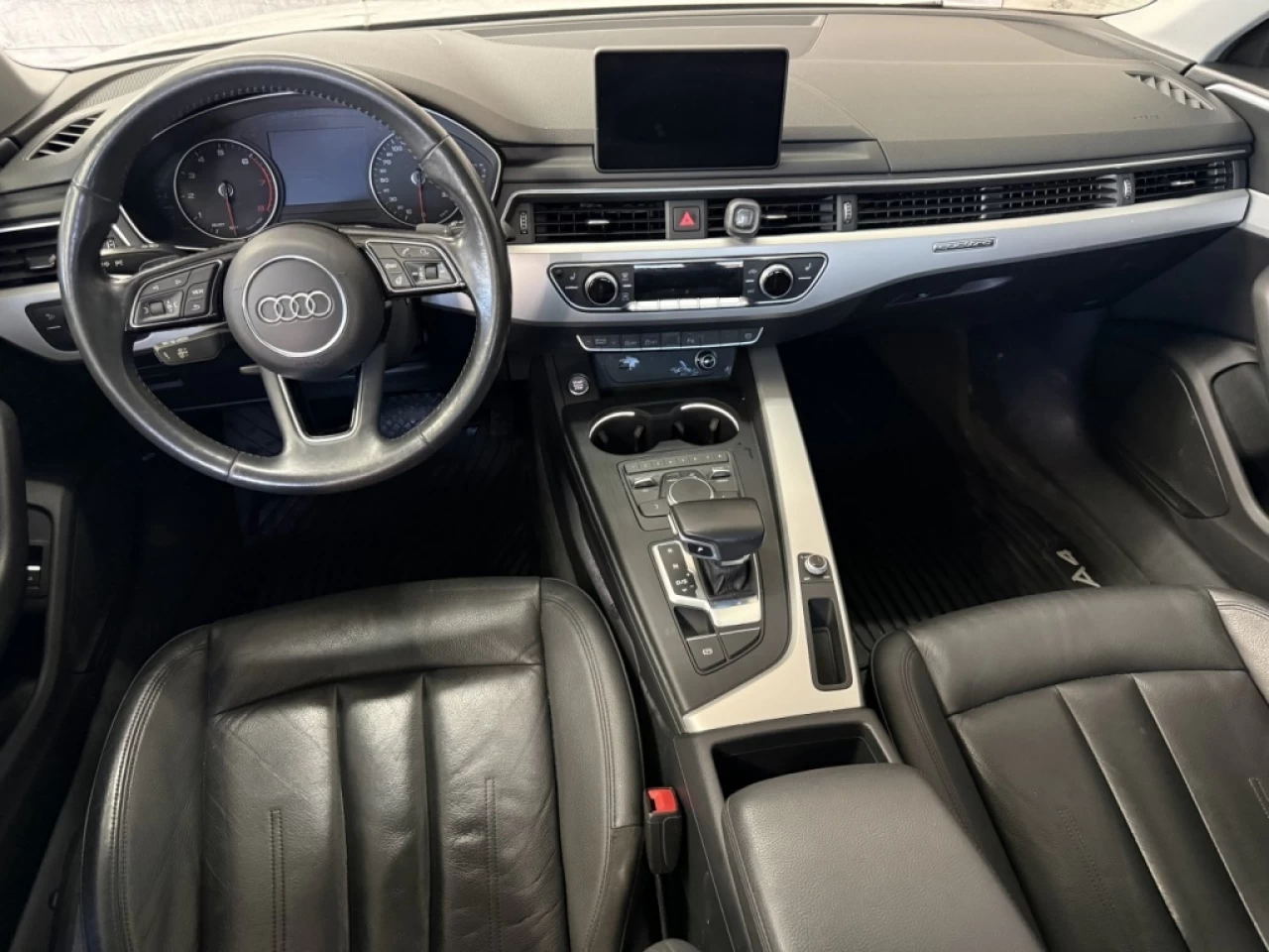 2019 Audi berline A4 Komfort AWD CUIR TOIT ** APPROUVÉ À 99.9% ** Image principale