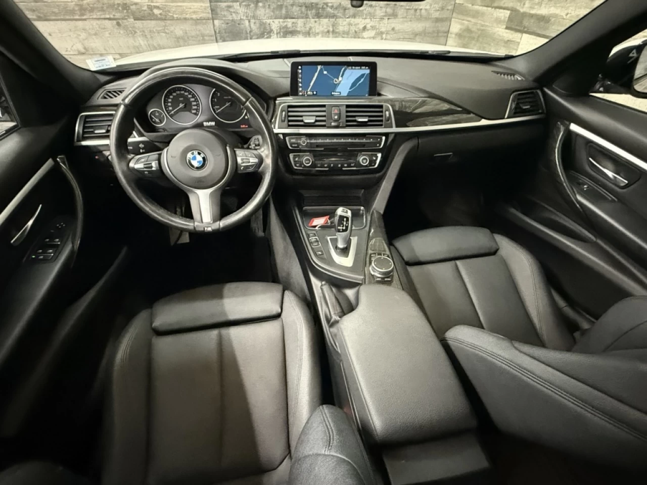2018 BMW 3 Series 330i xDrive MSPORT CUIR TOIT NAV ** APPROUVÉ À 99. Main Image
