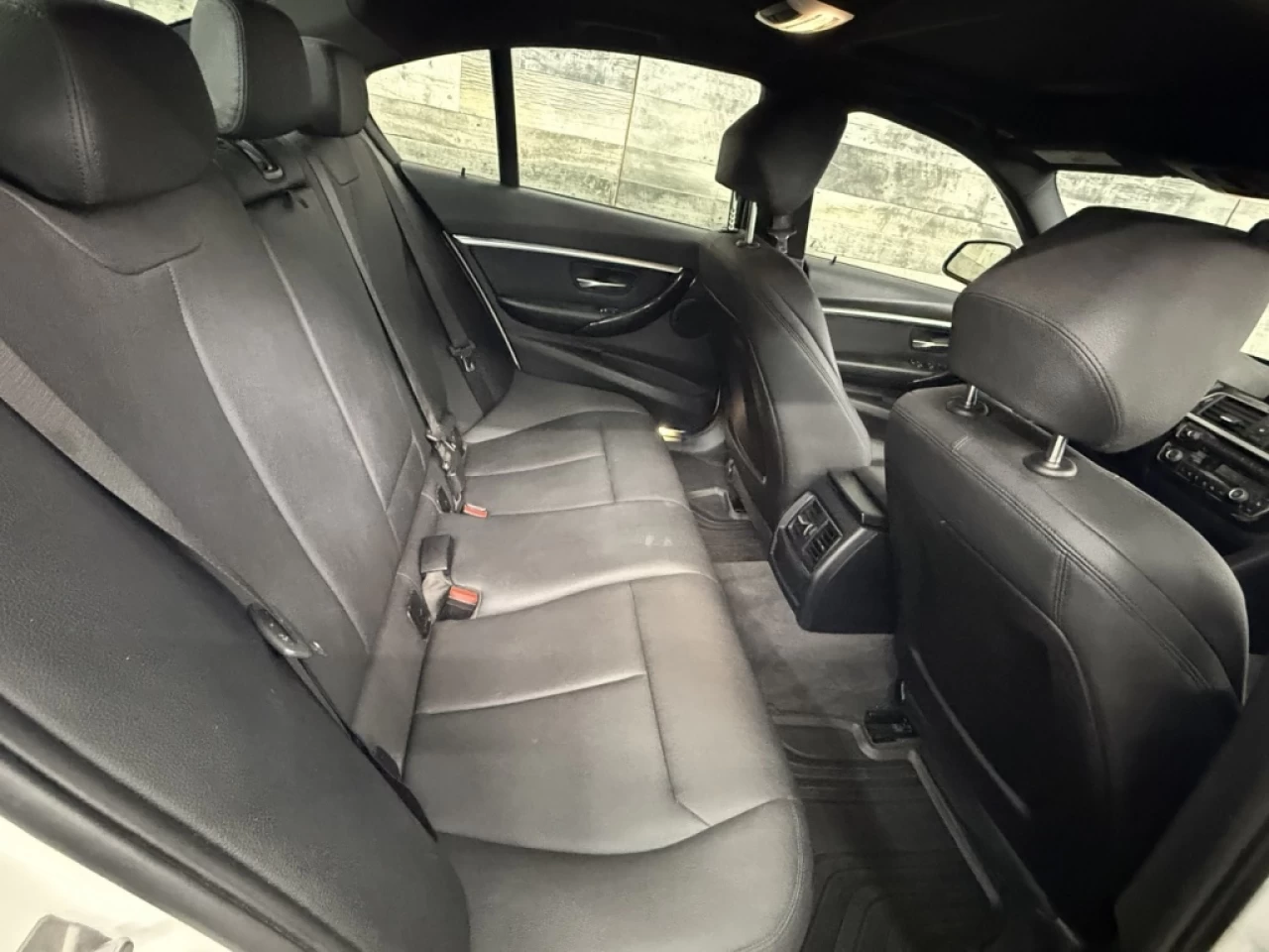 2018 BMW 3 Series 330i xDrive MSPORT CUIR TOIT NAV ** APPROUVÉ À 99. Main Image