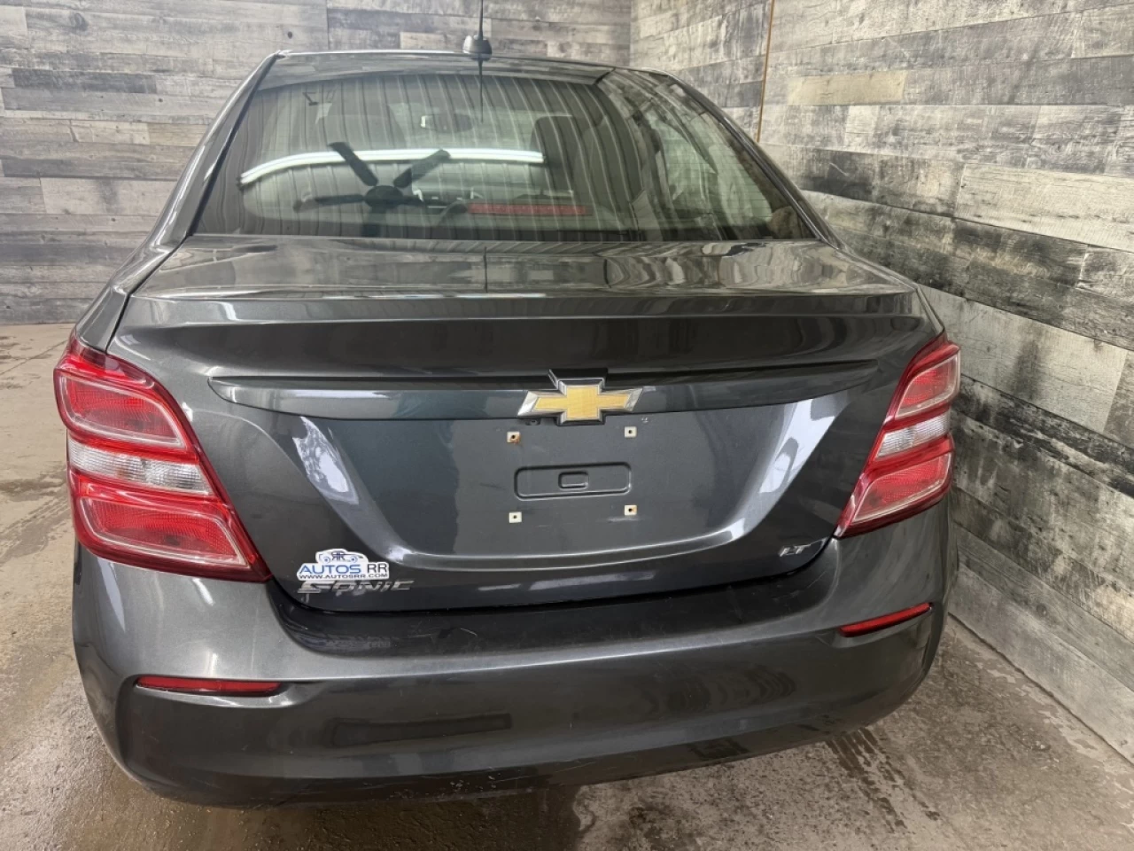 2018 Chevrolet Sonic LT Auto Apple carplay/Android **ApprouvÉ À 99.9%** Main Image