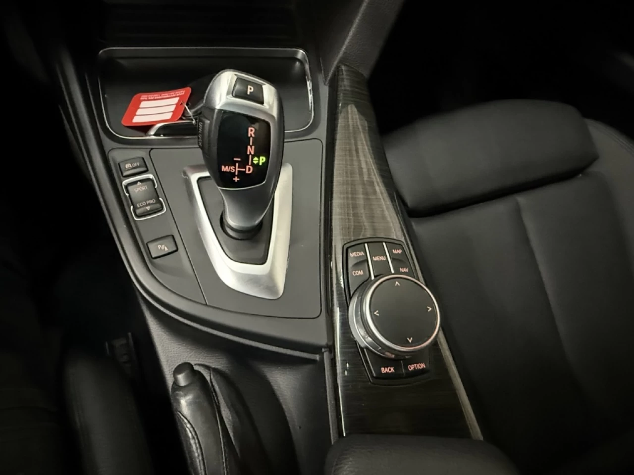 2018 BMW 3 Series 330i xDrive MSPORT CUIR TOIT NAV ** APPROUVÉ À 99. Main Image