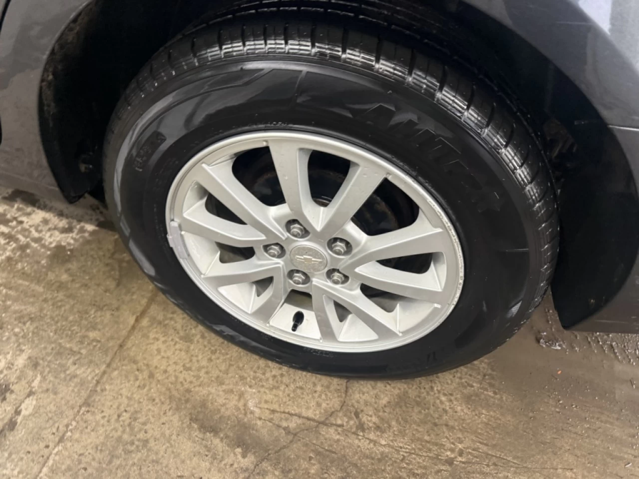 2018 Chevrolet Sonic LT Auto Apple carplay/Android **ApprouvÉ À 99.9%** Main Image