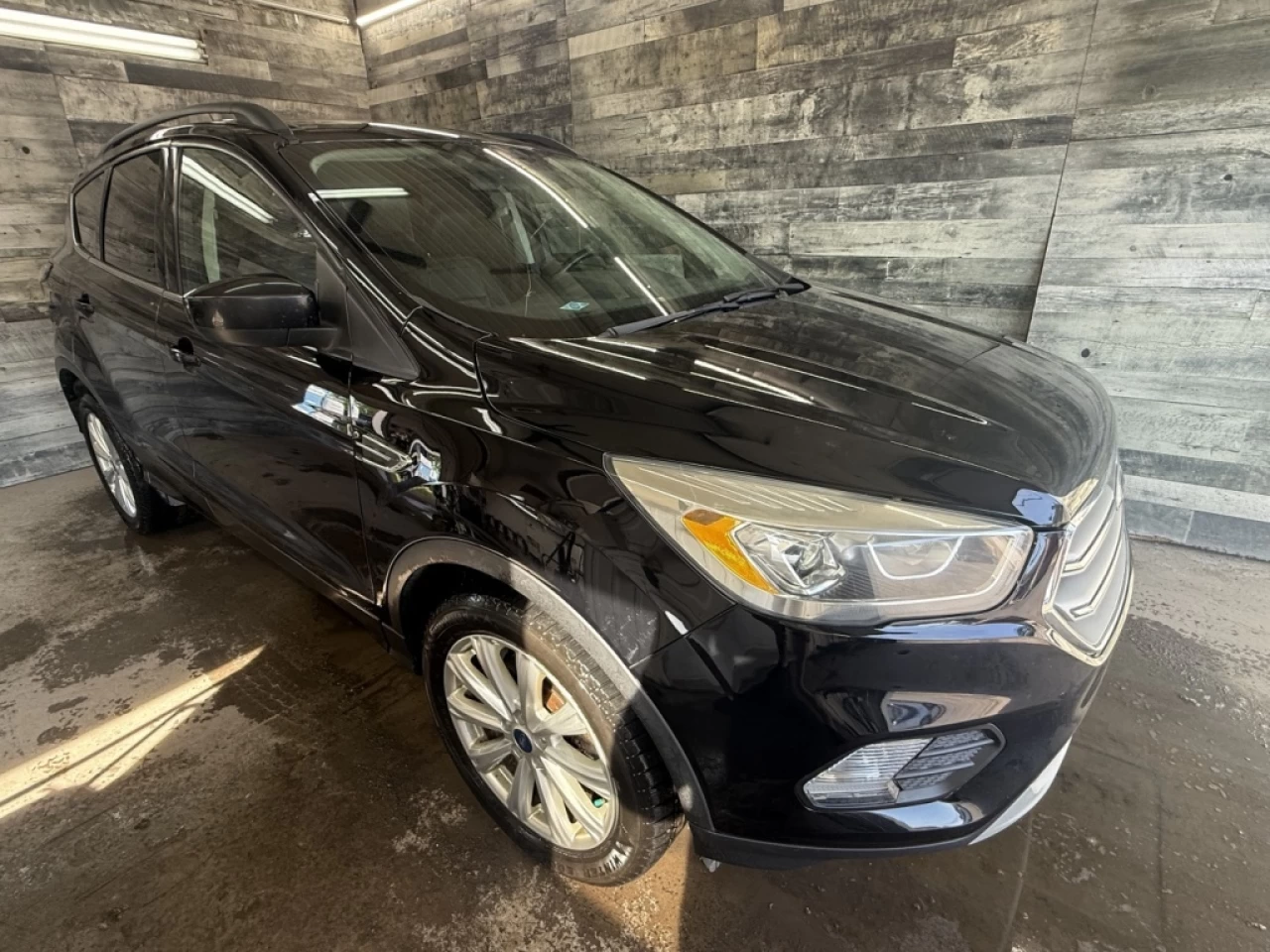 2018 Ford Escape SEL AWD CUIR CAM DE RECUL **APPROUVÉE 99,9%** Image principale
