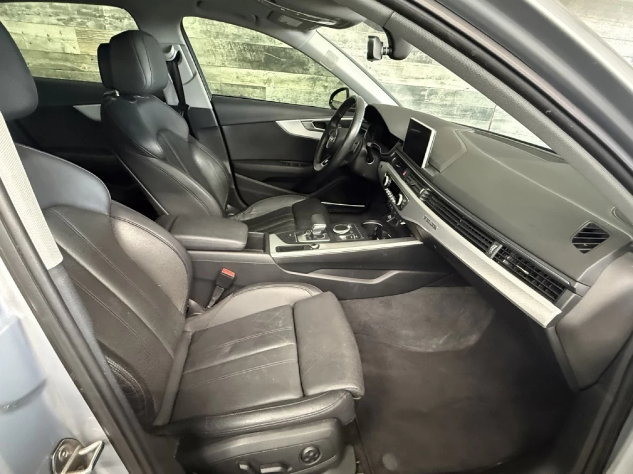 2018 Audi A4 Technik AWD CUIR NAV TOIT **APPROUVÉ À 99.9%** Main Image