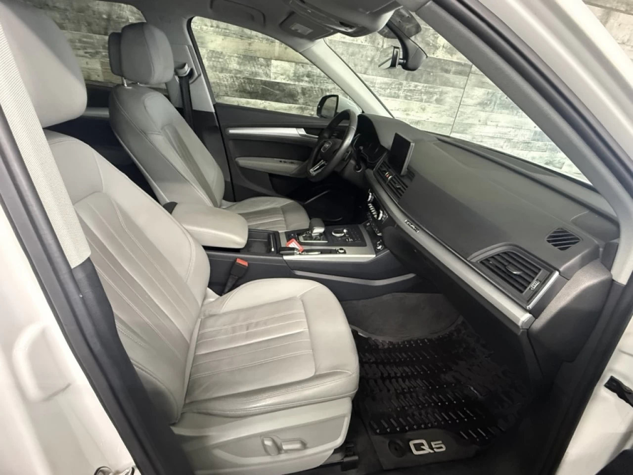 2019 Audi Q5 Komfort AWD CUIR ** APPROUVÉ À 99.9% ** Image principale