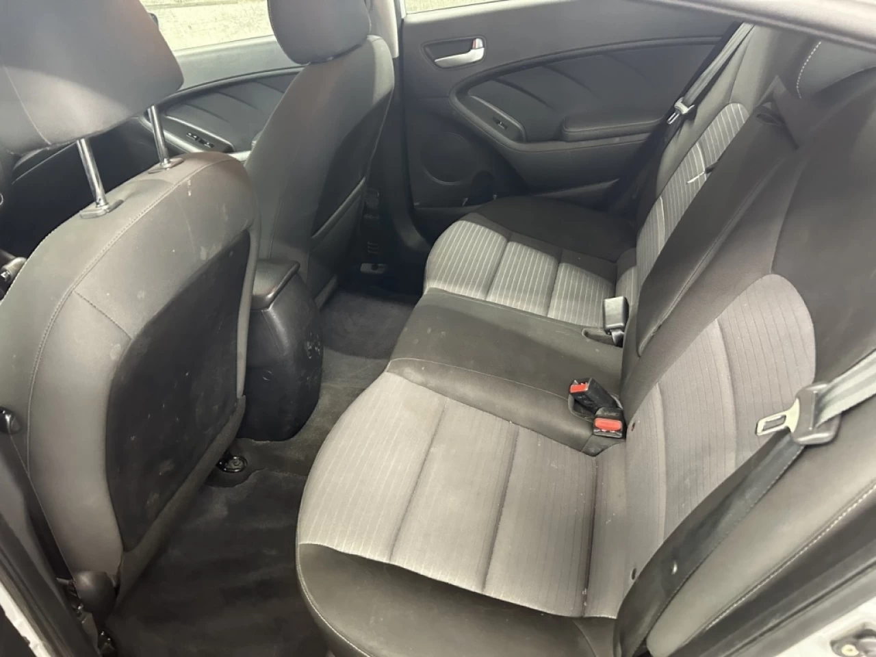 2018 Kia Forte Auto Cam de Recul S. Chauffant ** APPROUVÉE 99.9% Main Image