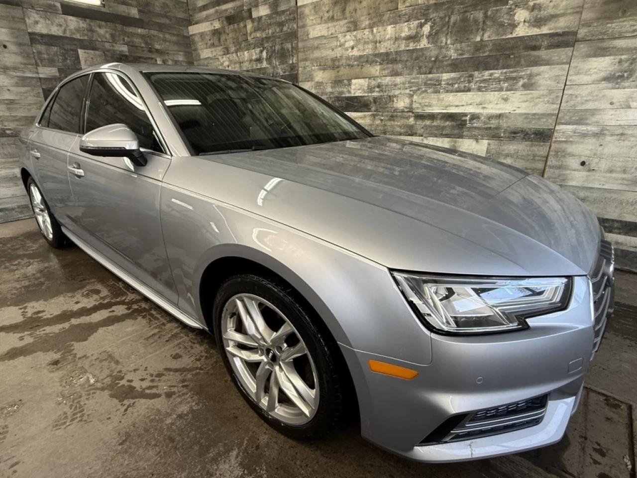 2018 Audi A4 Technik AWD CUIR NAV TOIT **APPROUVÉ À 99.9%** Main Image