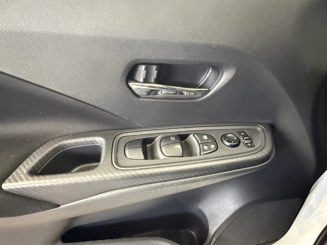 2021 Nissan Versa SV AUTO BLUETOOTH MAGS **APPROUVÉ À 99.9%** Main Image