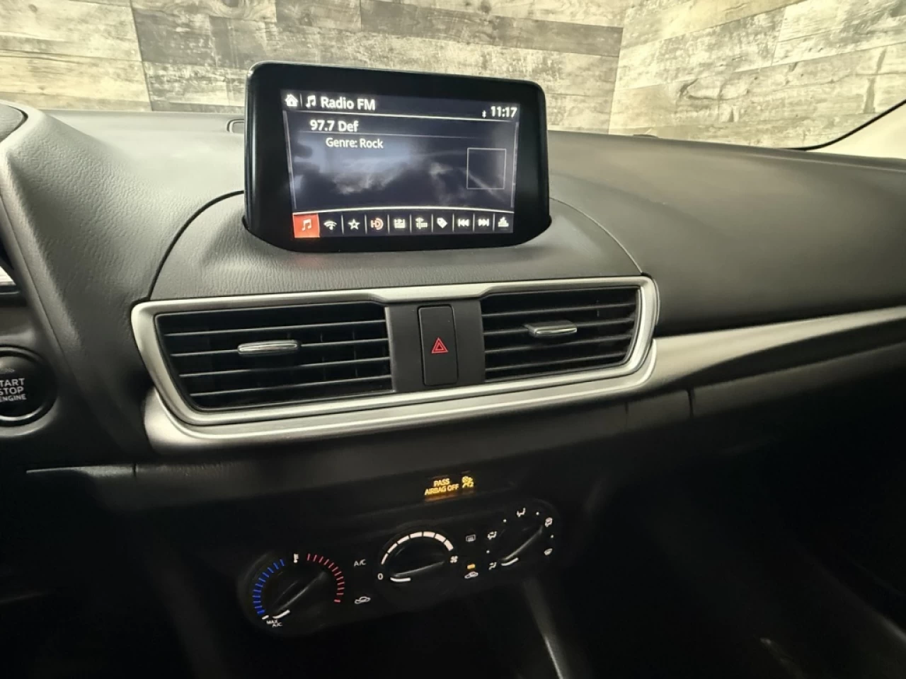 2017 Mazda Mazda3 GX AUTO CAM DE RECUL ** APPROUVÉ À 99.9% ** Main Image