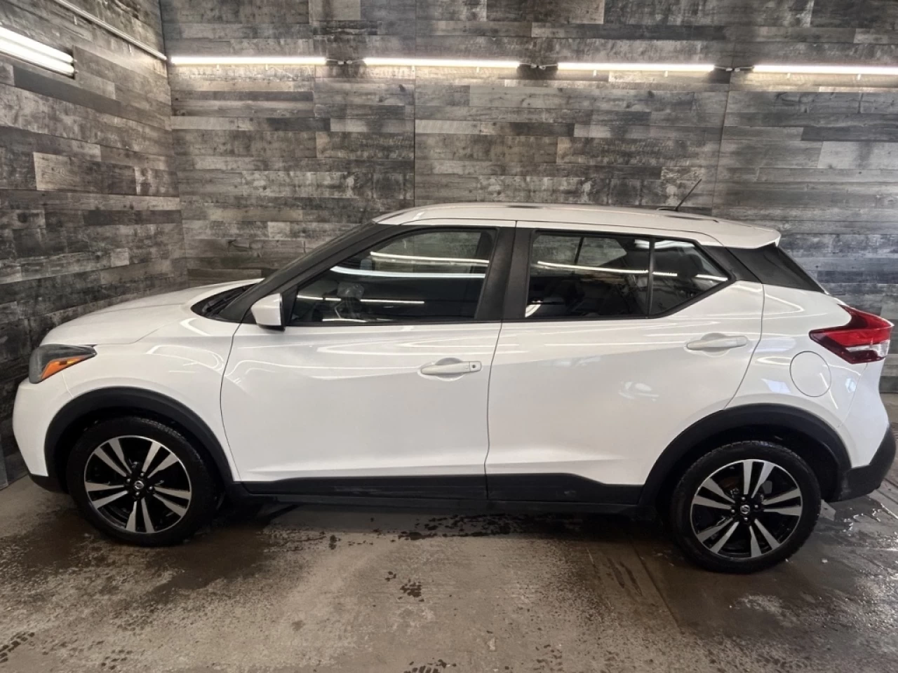 2018 Nissan Kicks SV BLUETOOTH MAGS **APPROUVÉ À 99.9%** Main Image