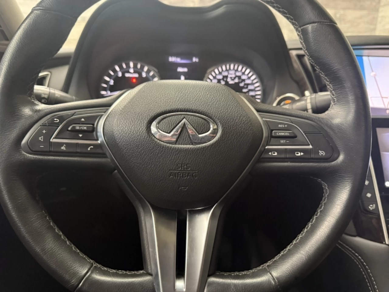 2018 Infiniti Q50 2.0t LUXE AWD CUIR TOIT NAV ** APPROUVÉ À 99.9% ** Image principale