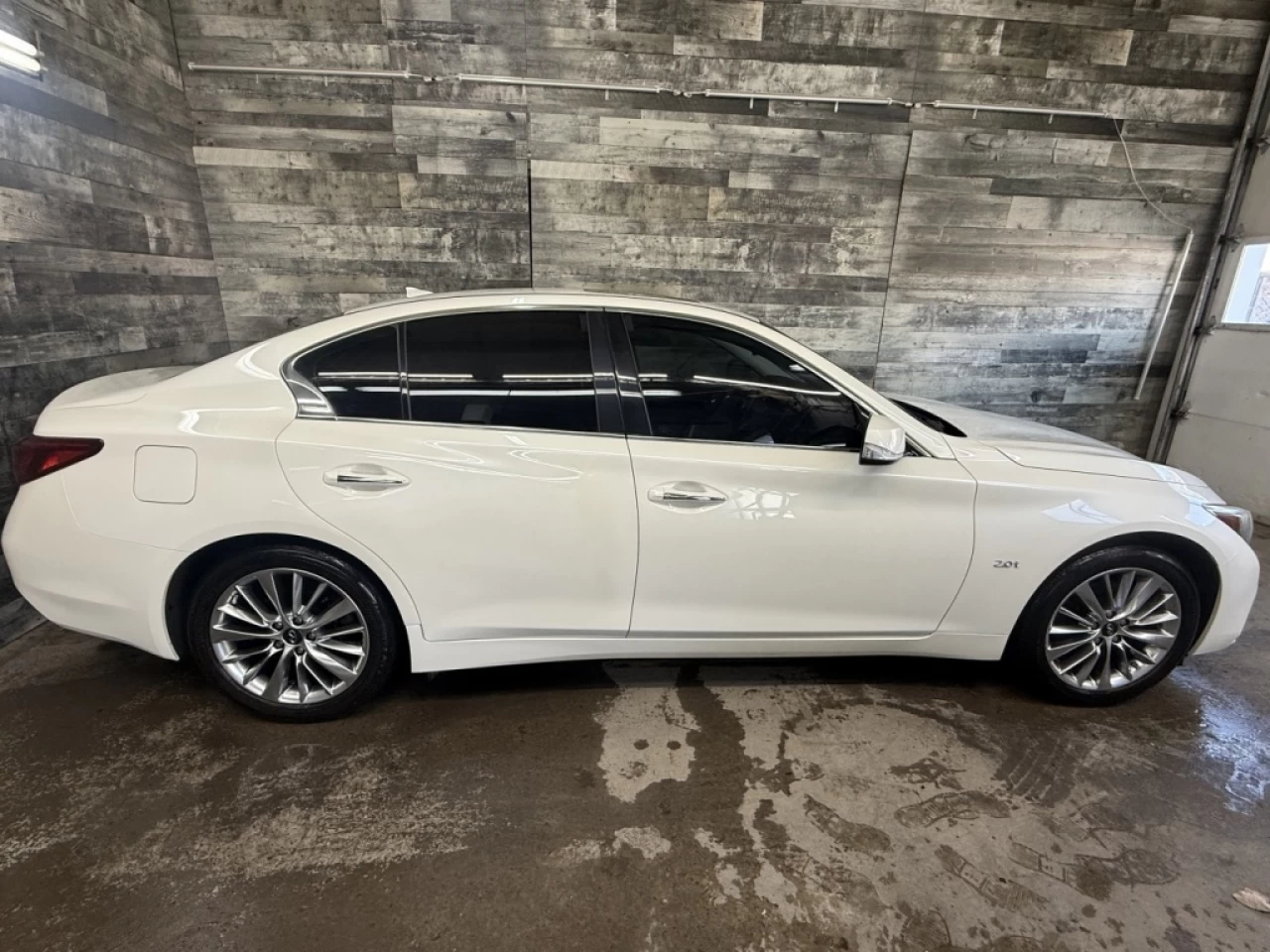 2018 Infiniti Q50 2.0t LUXE AWD CUIR TOIT NAV ** APPROUVÉ À 99.9% ** Image principale