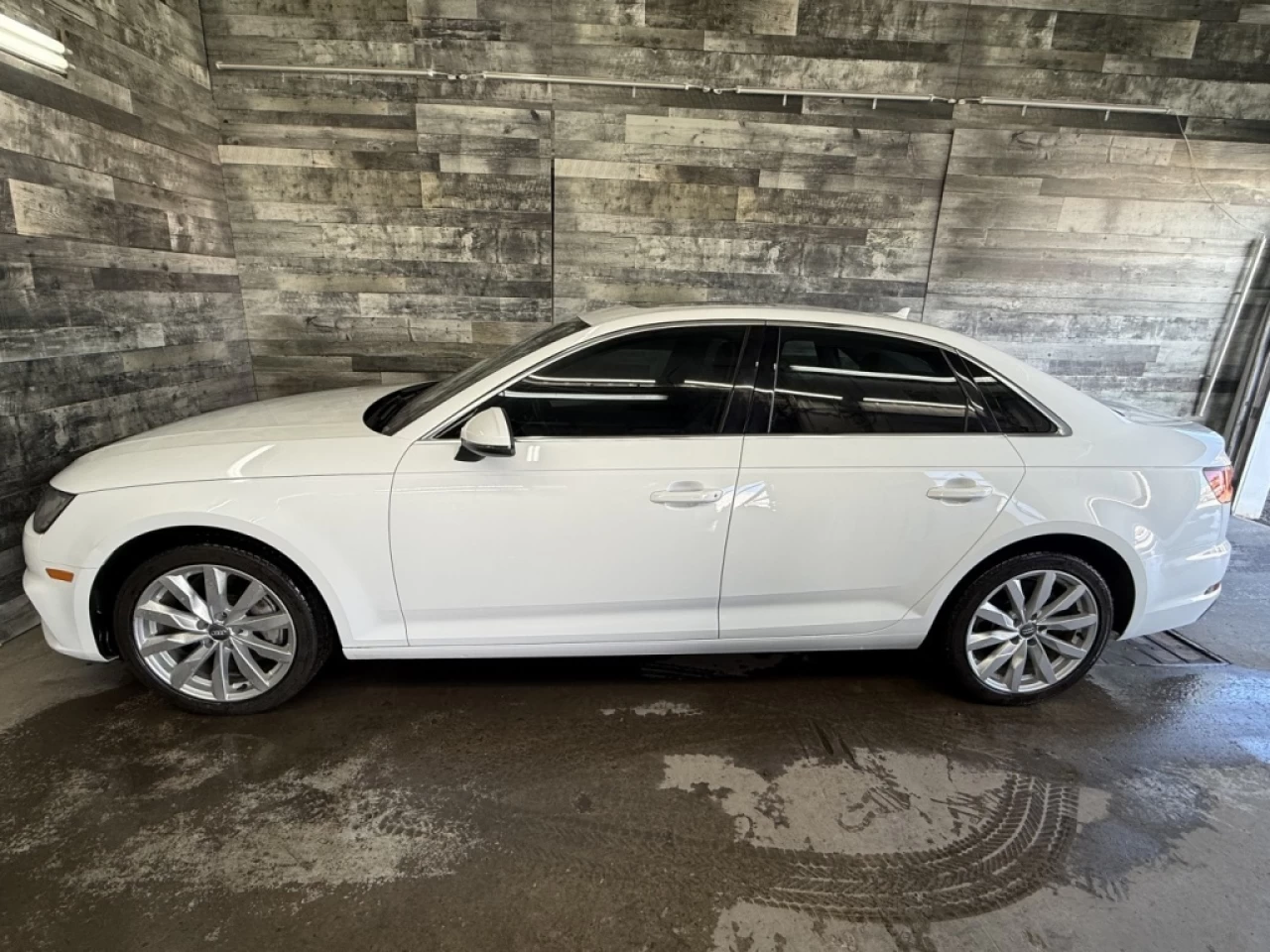 2019 Audi berline A4 Komfort AWD CUIR TOIT ** APPROUVÉ À 99.9% ** Image principale