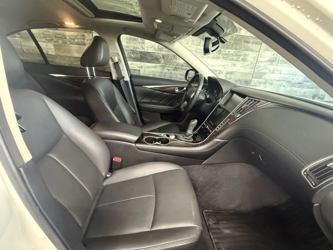 2018 Infiniti Q50 2.0t LUXE AWD CUIR TOIT NAV ** APPROUVÉ À 99.9% ** Main Image