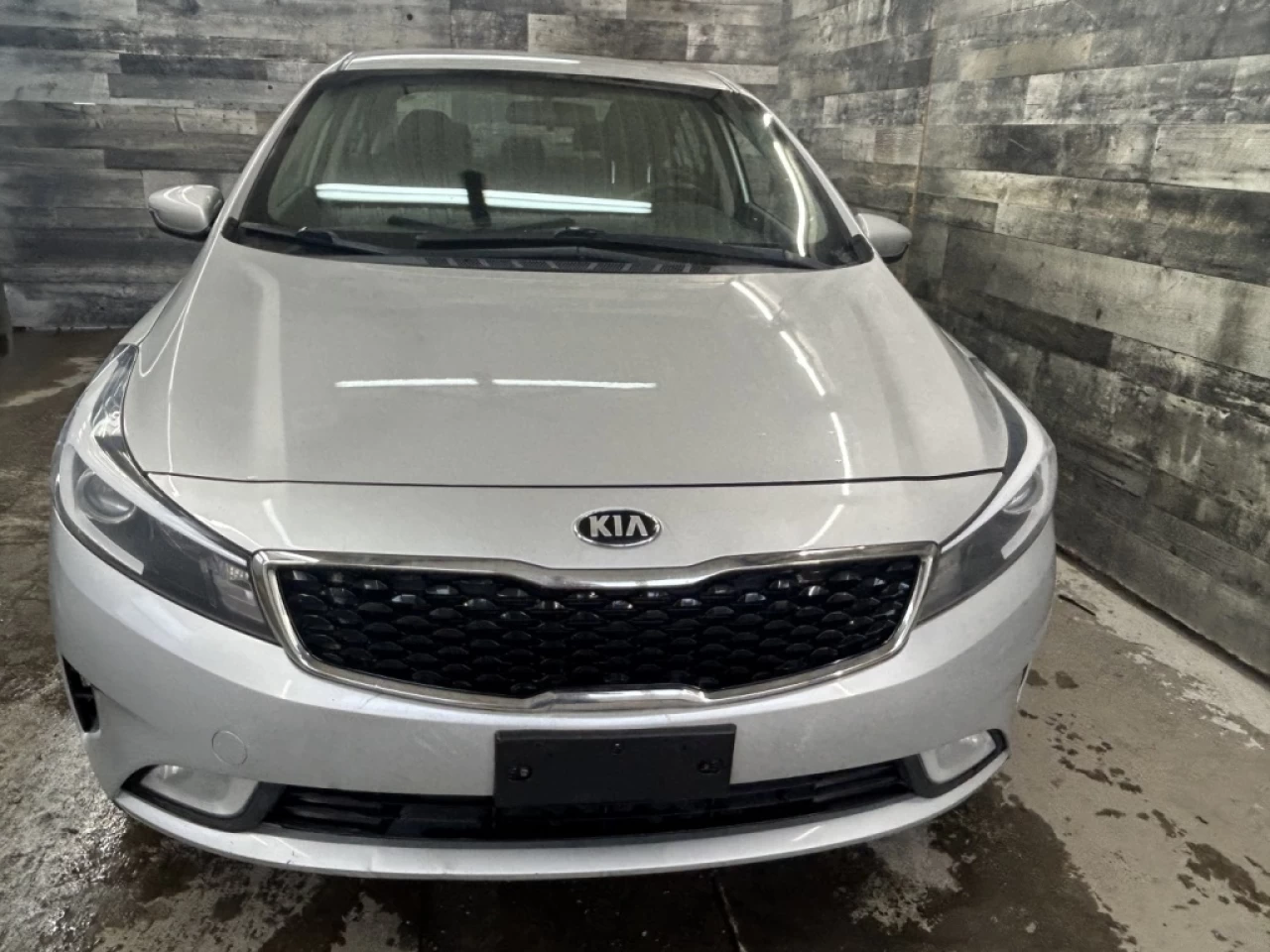 2018 Kia Forte Auto Cam de Recul S. Chauffant ** APPROUVÉE 99.9% Main Image