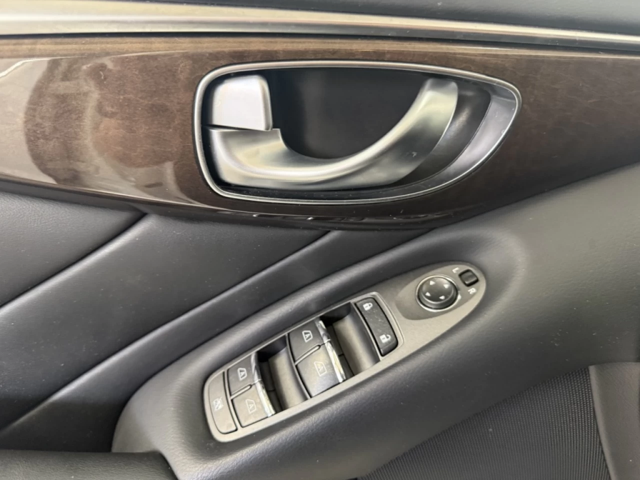 2018 Infiniti Q50 2.0t LUXE AWD CUIR TOIT NAV ** APPROUVÉ À 99.9% ** Main Image