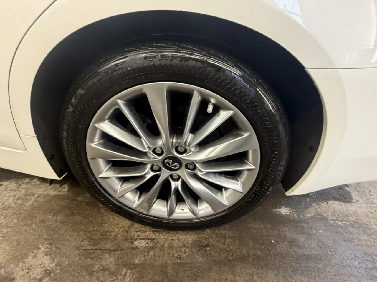 2018 Infiniti Q50 2.0t LUXE AWD CUIR TOIT NAV ** APPROUVÉ À 99.9% ** Main Image