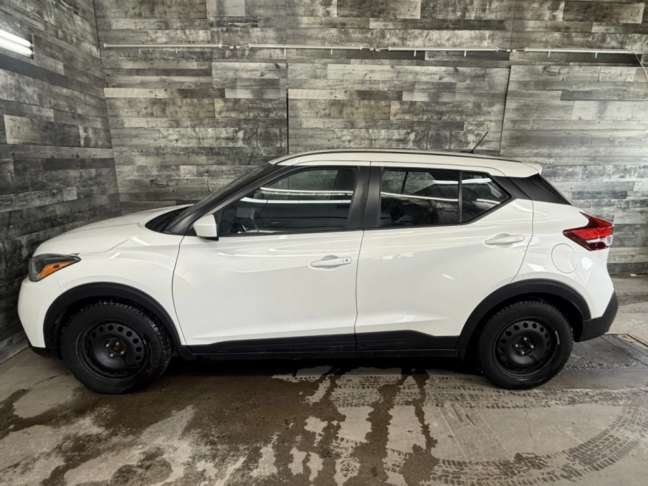 2019 Nissan Kicks SV Bluetooth sieges chauffant commande au volant** Main Image