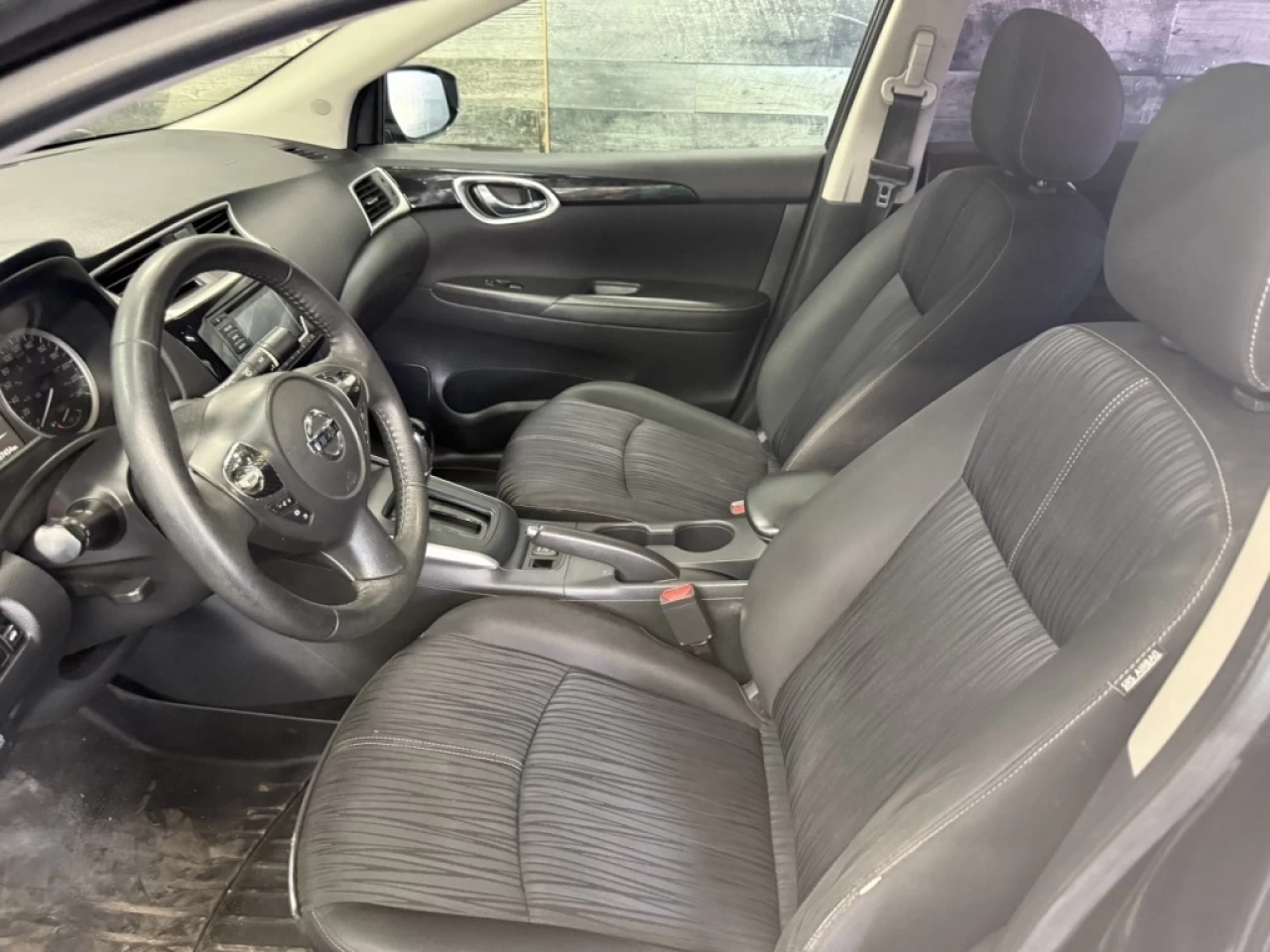 2018 Nissan Sentra SV AUTO TOIT CAM DE RECUL **APPROUVÉ À 99.9%** Main Image