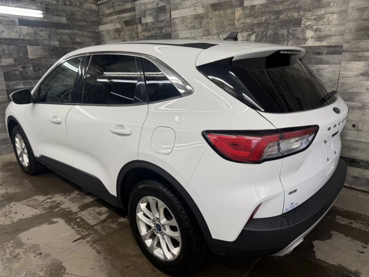 2021 Ford Escape SE AWD CAM DE RECUL ** APPROUVÉ À 99.9%** Main Image
