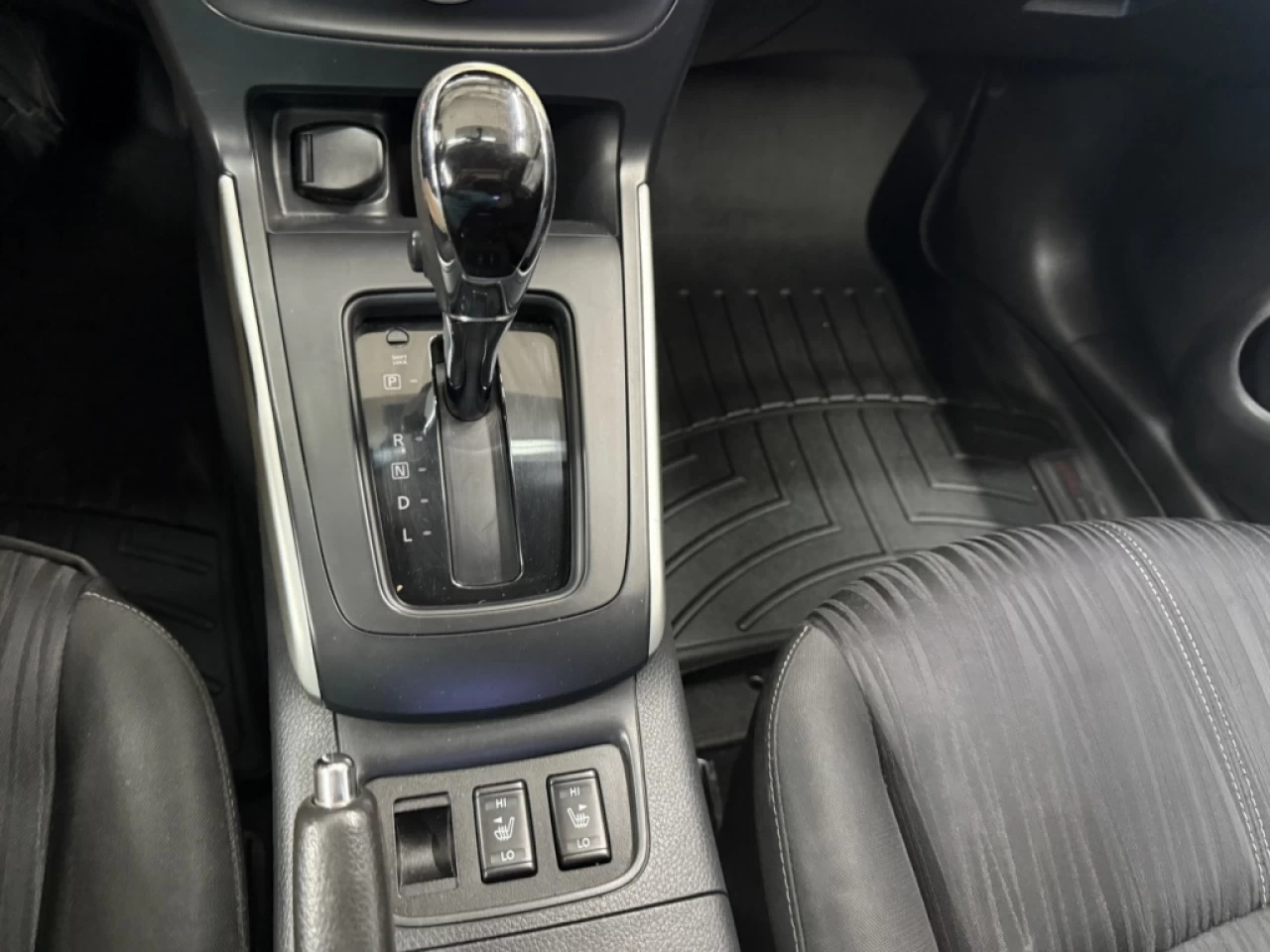 2018 Nissan Sentra SV AUTO TOIT CAM DE RECUL **APPROUVÉ À 99.9%** Main Image