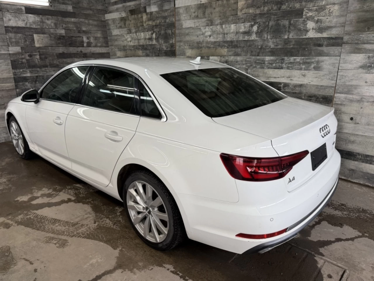 2019 Audi berline A4 Komfort Toit Cuir Sieges chauffant Bluetooth**Appr Main Image