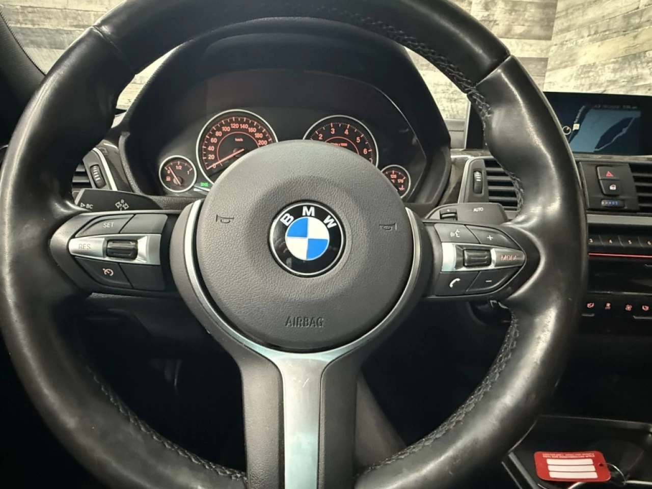 2018 BMW 3 Series 330i xDrive MSPORT CUIR TOIT NAV ** APPROUVÉ À 99. Image principale