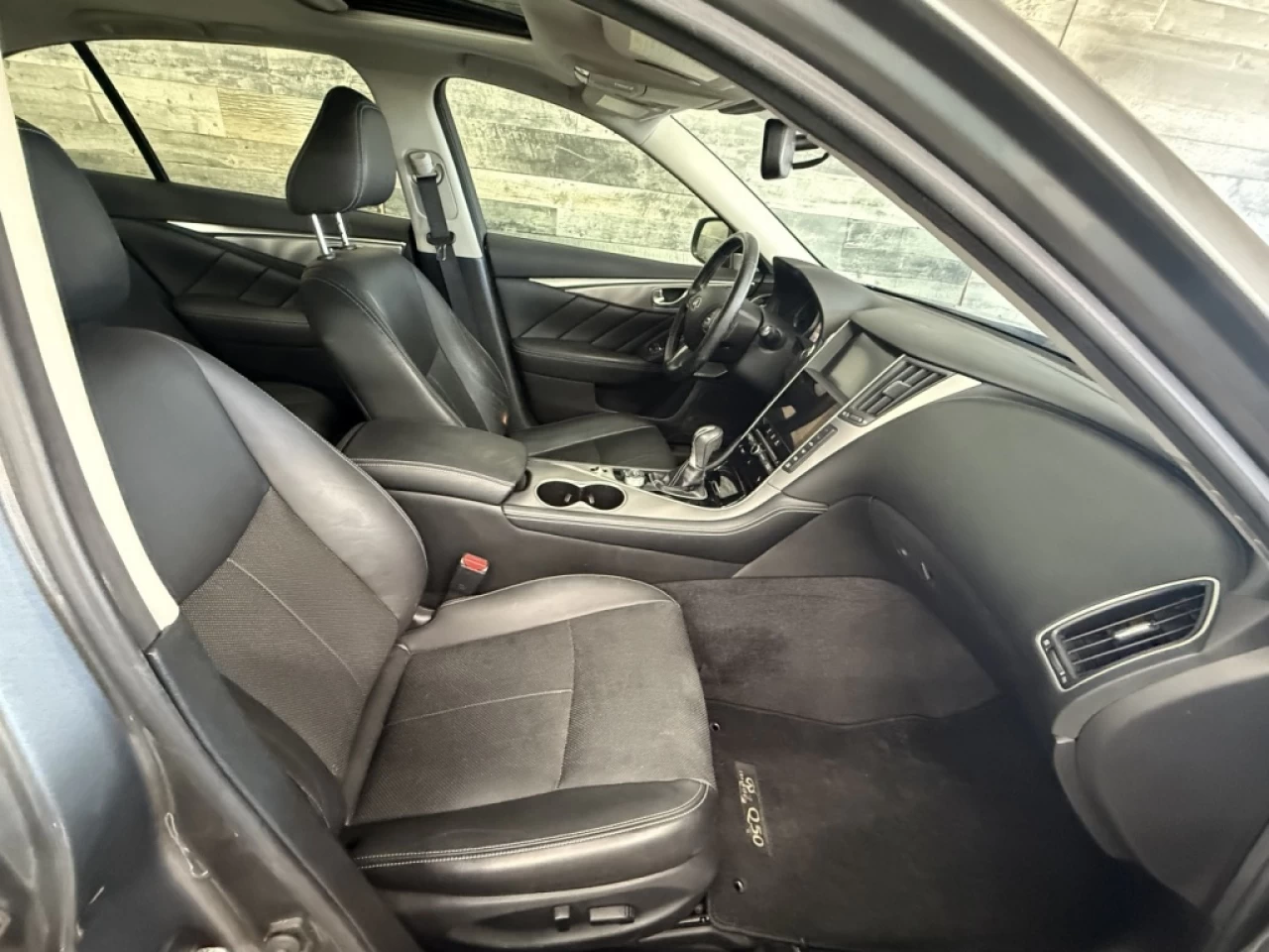 2017 Infiniti Q50 AWD CUIR TOIT NAV **APPROUVÉ À 99.9%** Main Image