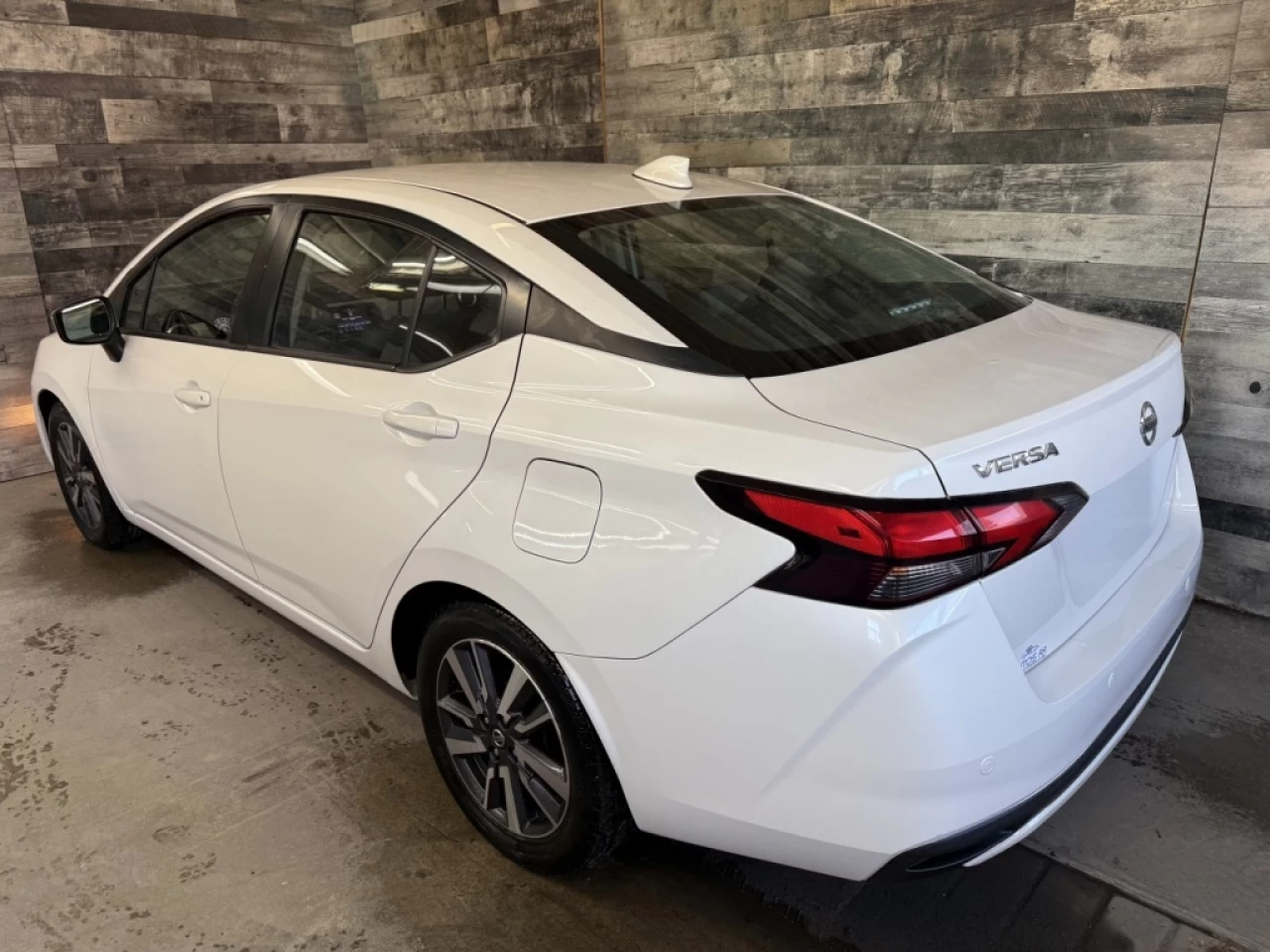 2021 Nissan Versa SV AUTO BLUETOOTH MAGS **APPROUVÉ À 99.9%** Image principale