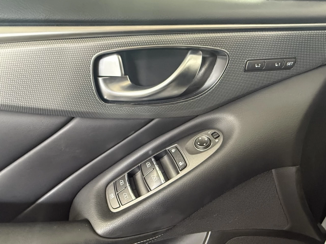 2016 Infiniti Q50 3.0t AWD NAV CUIR TOIT S,CHAUFFANT**APPROUVÉE 99,9 Main Image