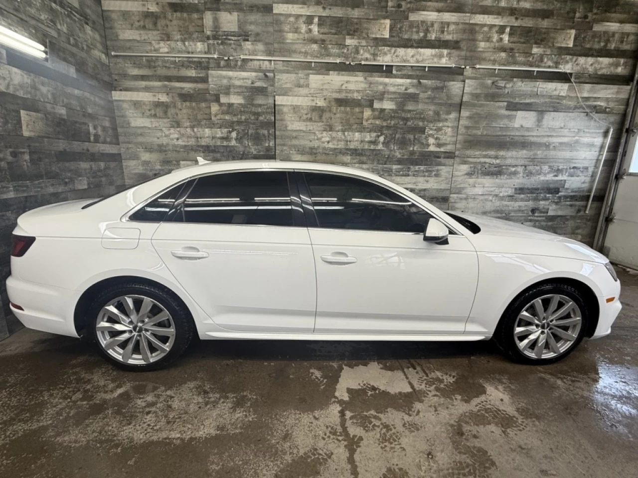 2018 Audi A4 Komfort S TRONIC AWD CUIR TOIT **APPROUVÉ À 99.9%* Main Image